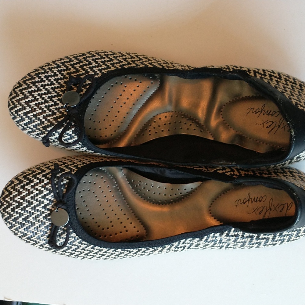 Shoes - Picture 4 of 4